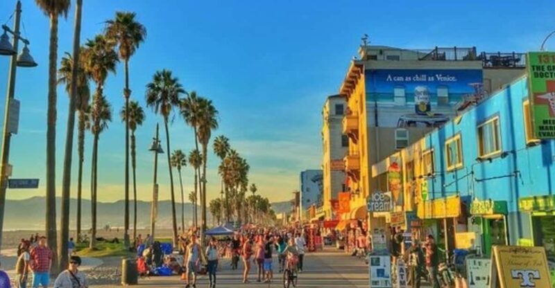 Los Angeles : Must-See Attractions Car Tour with a Guide - Key Points