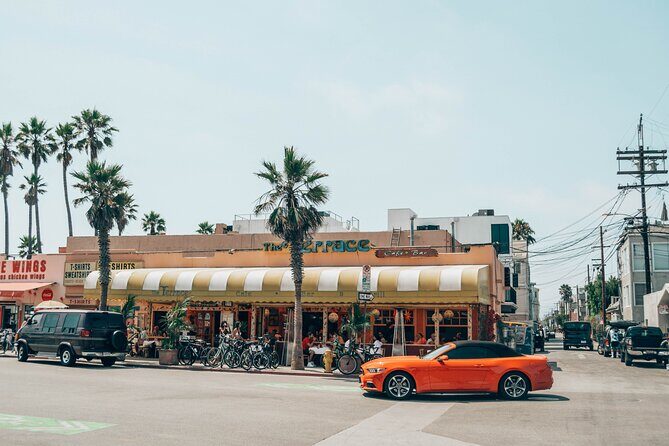 Los Angeles Street Art Photoshoot: Funky Venice with a Personal Photographer - Exploring the Venice Street Art Photoshoot Experience