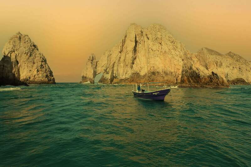 Los Cabos: Sunset Boat Tour to the Arch and Sea Lions - Key Points