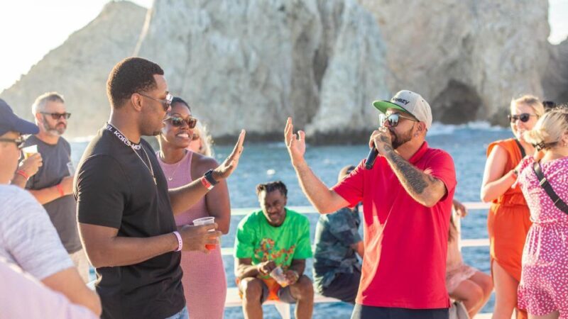 Los Cabos: Sunset Dinner Cruise with Transportation - The Experience of the Sunset and Sightseeing