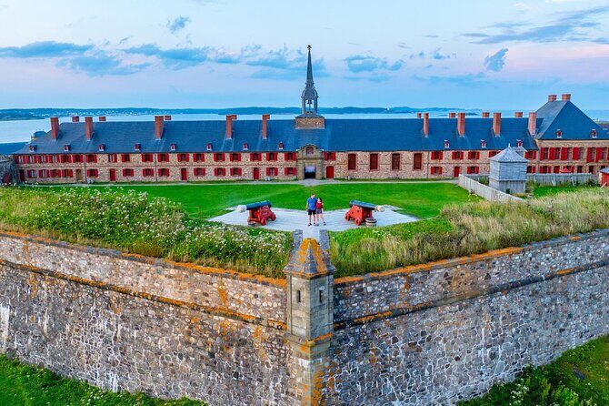 Louisbourg Fortress, Lighthouse and Cliffside Adventure - Key Points
