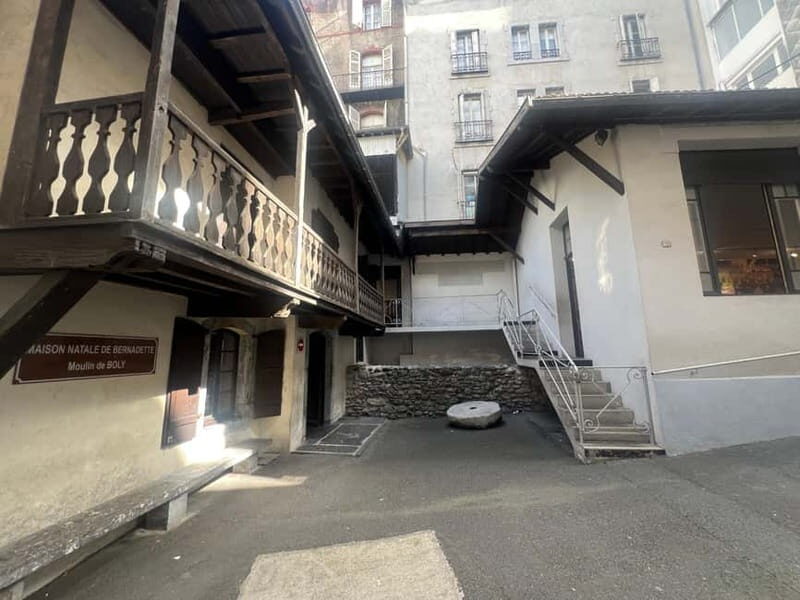 Lourdes : Footsteps of Bernadette with Food & Wine tastings - Exploring Lourdes on Foot: What You Can Expect