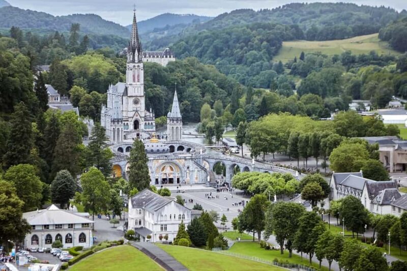 Lourdes: Private 2-Hour Introductory Walk with Local Guide - Who Should Consider This Tour?