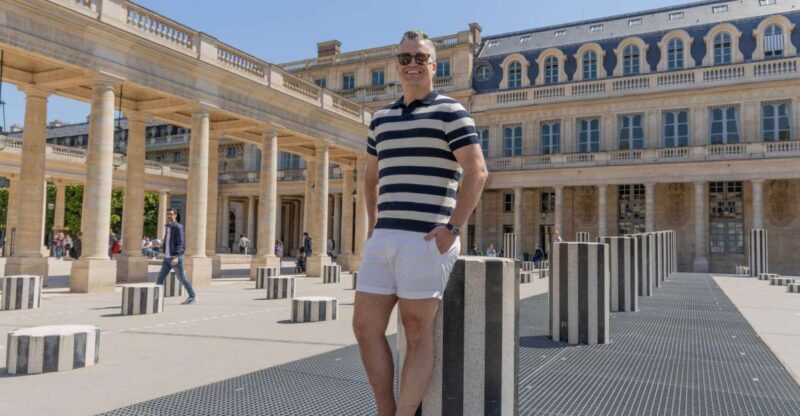 Louvre area photo shoot by Paris photographer - What to Expect from the Louvre Area Photo Shoot