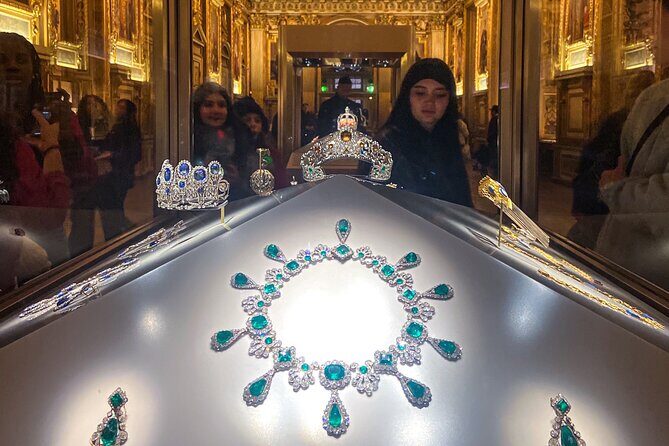 Louvre Highlights & Mona Lisa, Reserved Access with Expert Guide - Exploring the Louvre: What to Expect