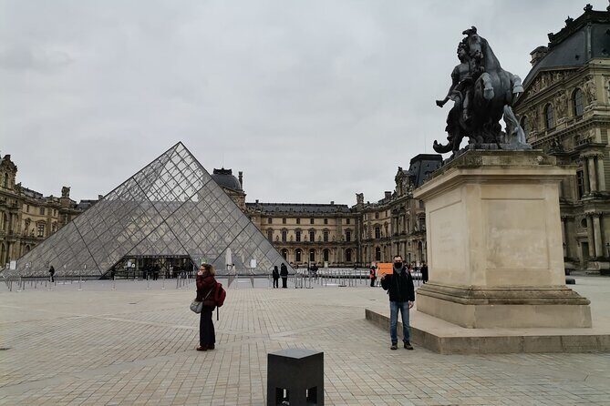 Louvre Museum Guided Tour Options with Timed Entry - Group Size and Atmosphere