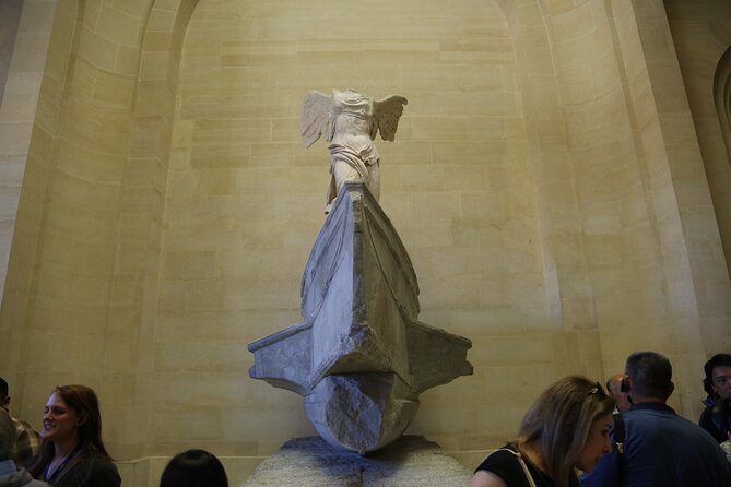 Louvre Museum Masterpieces Guided Tour with Access - Logistics that affect your comfort: bags, walking, and pace