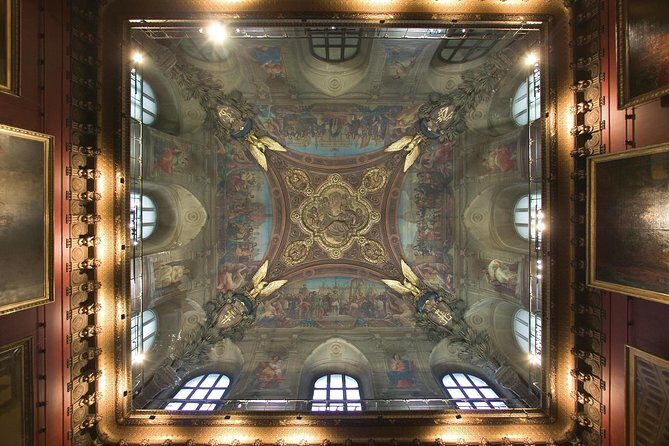 Louvre museum with small group - Key Points