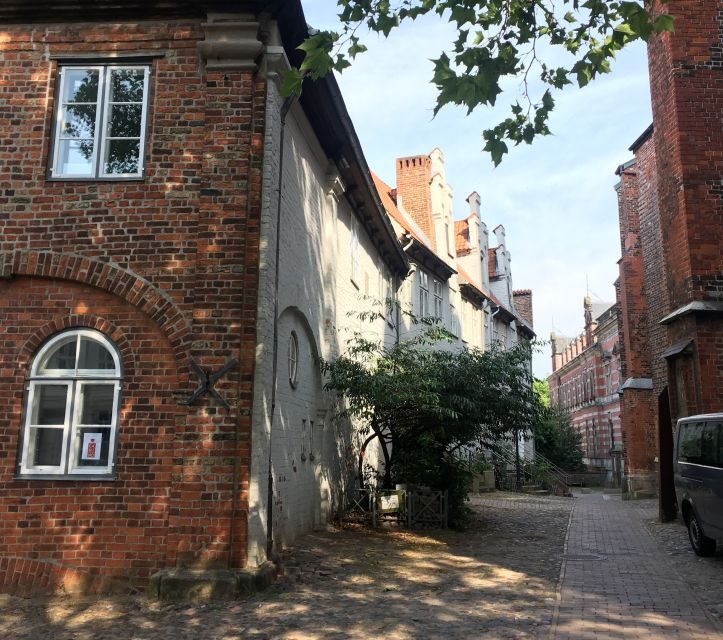 Lübeck: Backyards and Town Houses Private Guided Tour - A Deep Dive into the Tour Experience