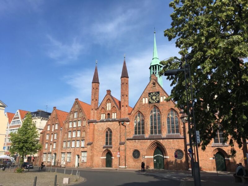 Lübeck: Backyards and Town Houses Private Guided Tour - Exploring the Narrow Streets and Romantic Houses