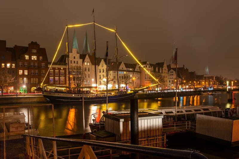 Lübeck: Christmas Market and Historical Walking Tour - Key Points