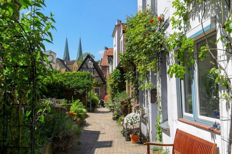 Lübeck: Entertaining Tour Through Hidden Courtyards - Lübeck: Entertaining Tour Through Hidden Courtyards