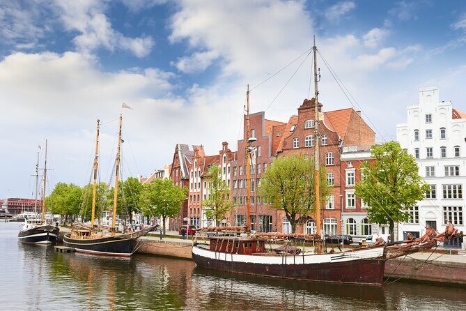 Lübeck Scavenger Hunt and Highlights Self-Guided Tour - The Experience in Detail