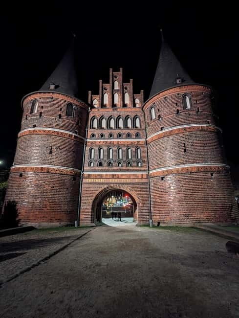 Lübeck zwischen Grusel und Geschichte Truecrime zu Halloween - An Honest Look at the Lübeck True Crime Tour