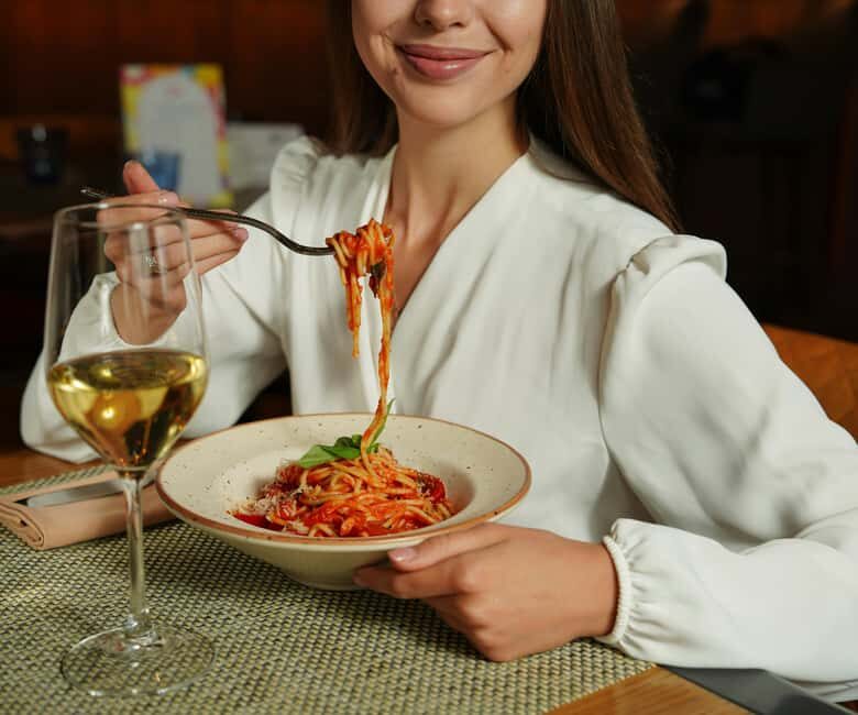 Lucca and Pisa: 1-day tour in Portuguese, with food and sightseeing. - Practical Details to Know