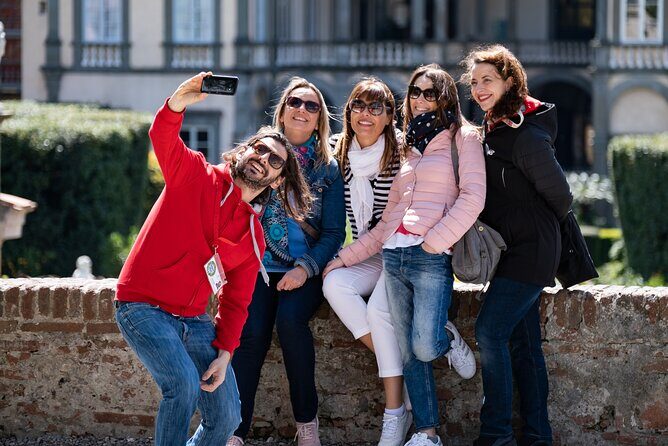 Lucca Aperitivo evening walk with food and wine for Small Groups - Key Points