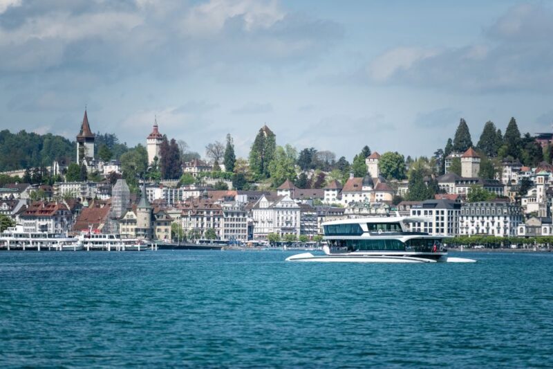 Lucerne: Round-Trip Catamaran Cruise on Lake Lucerne - FAQ