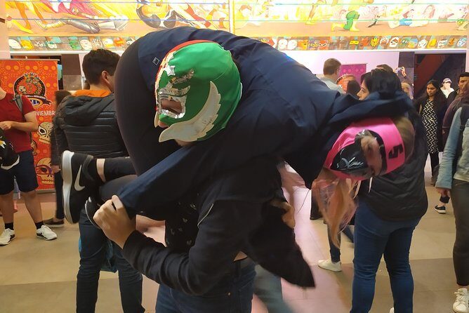 LUCHA LIBRE experience created by real fans with TACOS and MEZCAL - FAQ about the Lucha Libre Tour