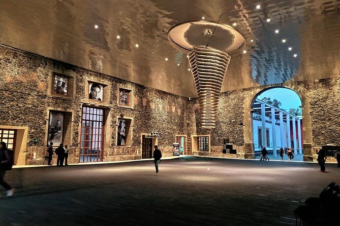 Lucha Libre wrestling show, tacos and beer with artist - FAQ