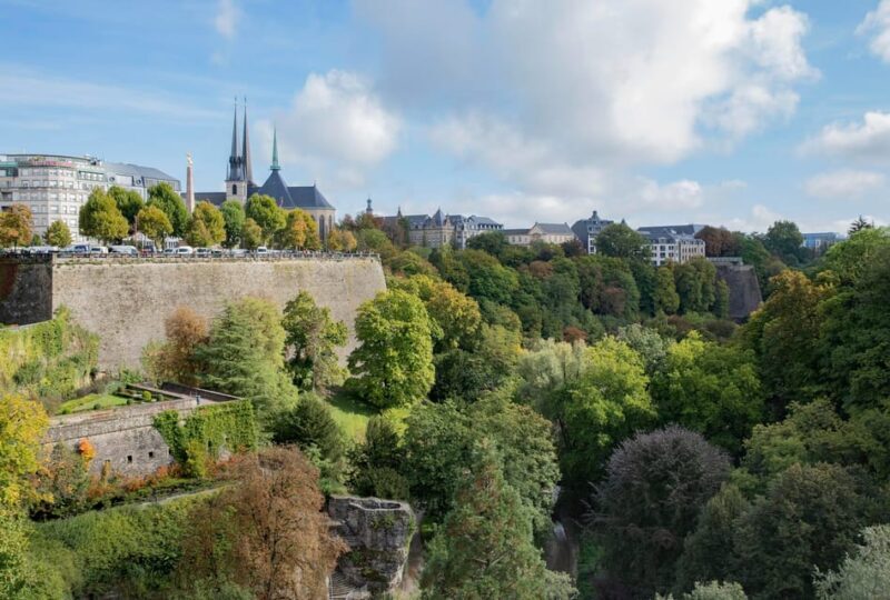 Luxembourg: Express Walk with a Local in 60 minutes - The Sum Up