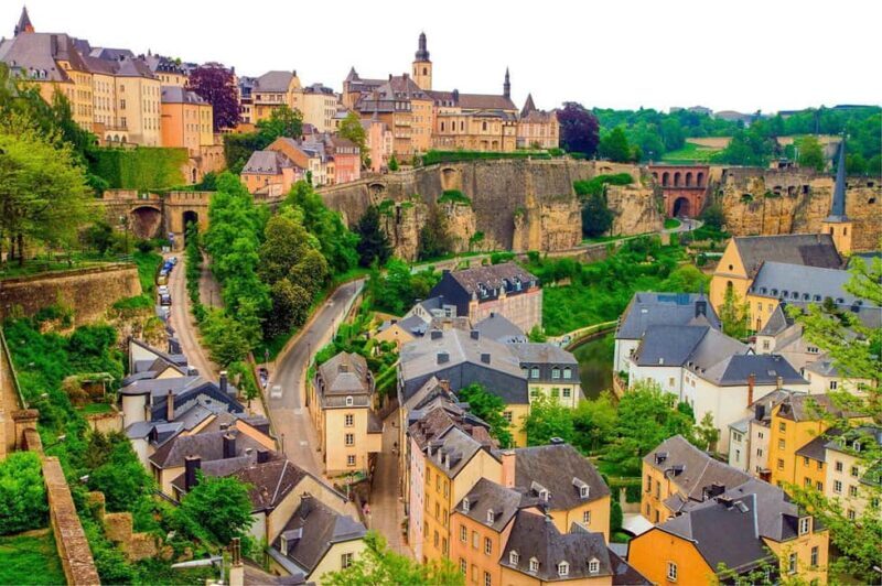 Luxembourg Highlights: Walking Tour in English - Key Points