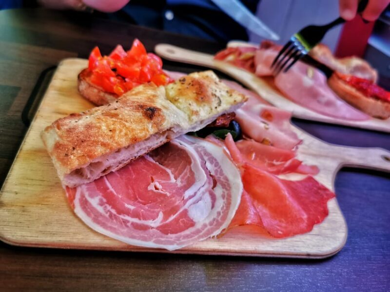 Luxembourg: Italian-Style Dinner in a Vintage Bus - Key Points