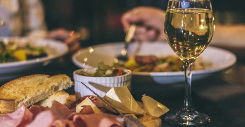 Luxembourg: Italian-Style Dinner in a Vintage Bus - Food Quality and Menu Options