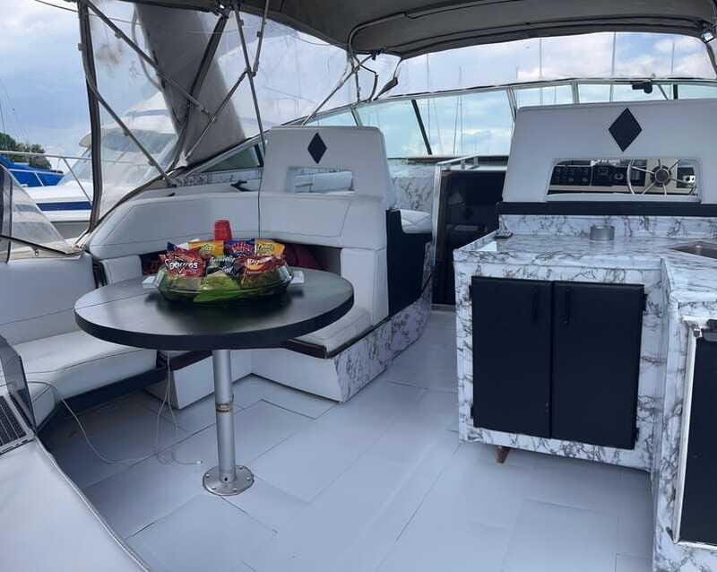 Luxurious 40ft Yacht Charter - Pricing and Value