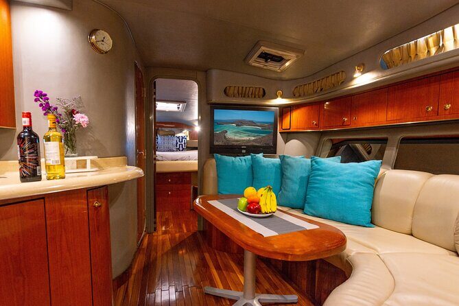 Luxury 42' Yacht Tour in Cabo for Snorkeling and Sunset - Why Choose a Private Yacht Tour in Cabo?