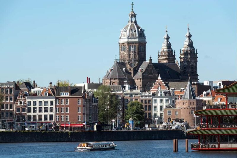 Luxury Amsterdam Canal Cruise  Drinks & Live Captain Guide - The Value of Drinks and Atmosphere