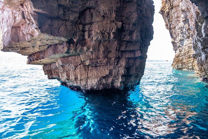 Luxury Blue Cave, Hvar and Vis Boat Tour from Split and Brac - FAQs