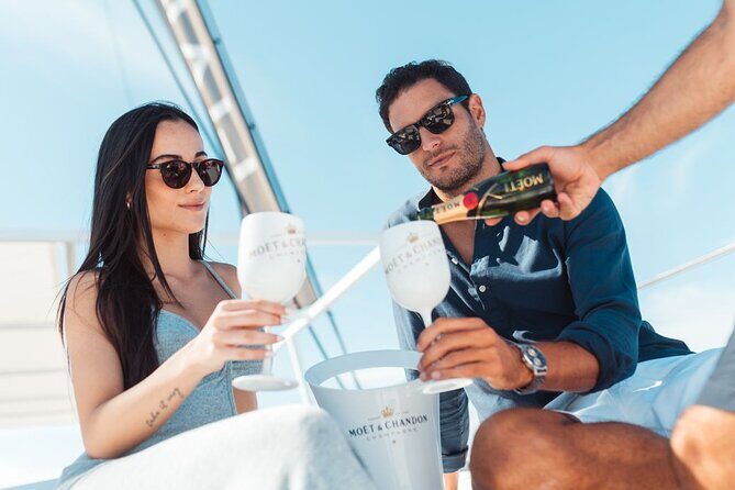 Luxury Catamaran Cruise with Brunch and Unlimited Drinks - The pros and cons