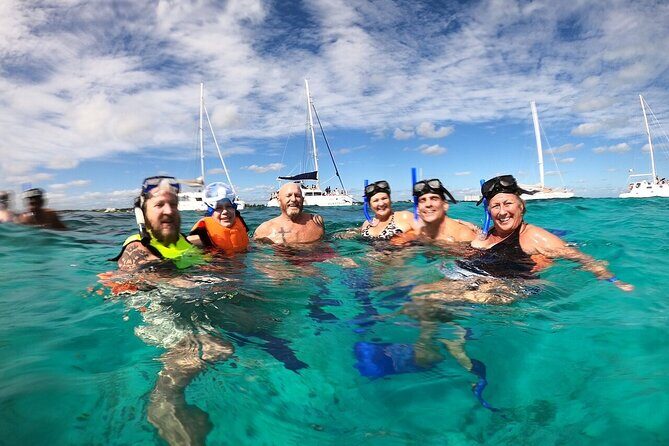 Luxury Catamaran Privilege to Isla Mujeres + Open Bar VIP - FAQs