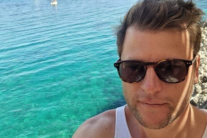 Luxury Catamaran sailing with welcome Drinks Tapas Max10-12Person - FAQs