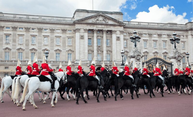 LUXURY CHAUFFEUR-DRIVEN TOURS OF LONDON - Who Is This Tour Best For?