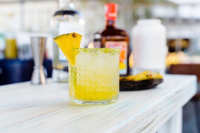 Luxury Cruise with Dinner and Music in Los Cabos - Key Points