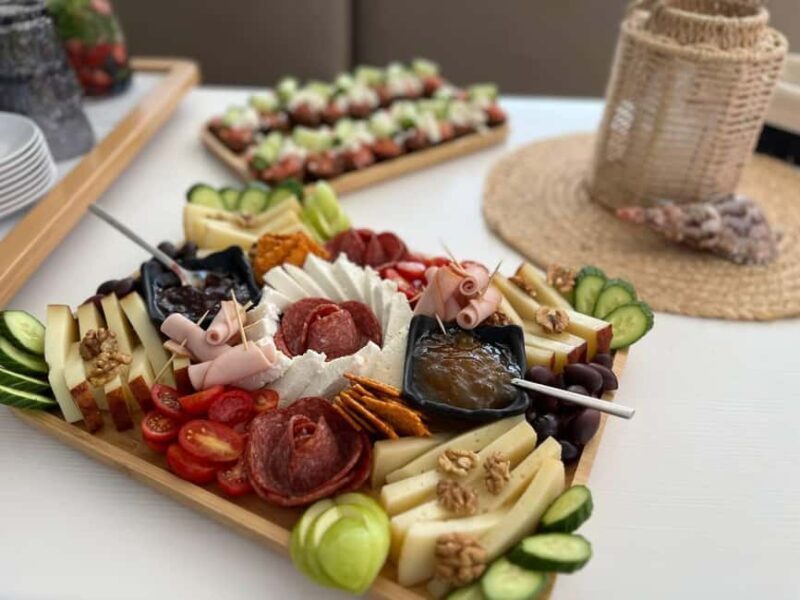 Luxury Dia Catamaran Cruise: Chef Dinner, Drinks & Sunset - Key Points