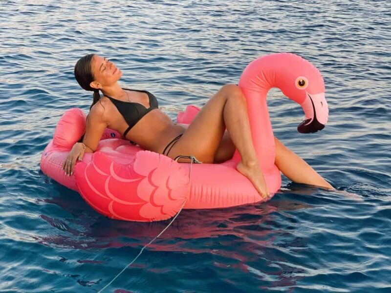 Luxury Dia Catamaran Cruise: Chef Dinner, Drinks & Sunset - Setting Sail in Style: What to Expect