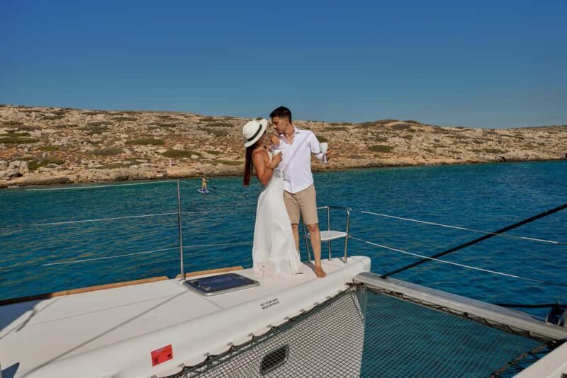 Luxury Dia Catamaran Cruise: Chef Dinner, Drinks & Sunset - FAQs