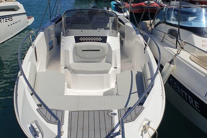 Luxury- Karnic SL701 Private Self-Drive Boat Hire - FAQs