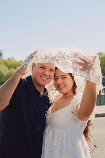 Luxury Paris Couple Photoshoot at Iconic Locations - Key Points