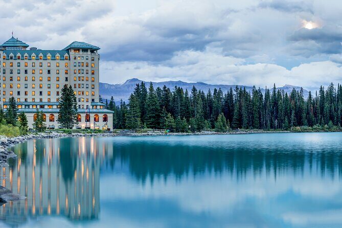 Luxury Private tour to Moraine and Lake Louise from canmore/Banff - Key Points