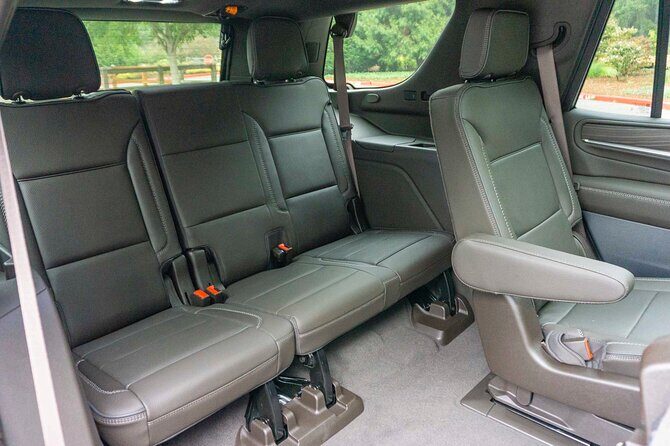 Luxury Suv O'Hare or Midway Airport (Curbside) Chicago OneWay - Frequently Asked Questions