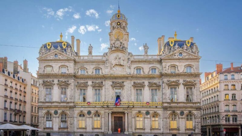 Lyon: between history and cinema, guided tour and coffee break included. - Exploring Lyon through Cinema: What to Expect