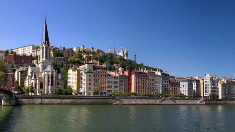 Lyon: between history and cinema, guided tour and coffee break included. - Practical Details