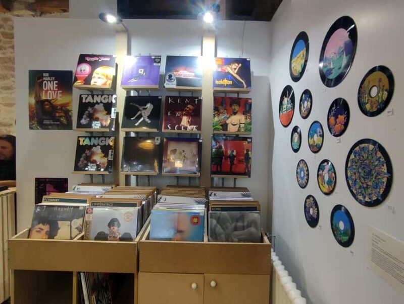 Lyon Croix-Rousse: Wine Tasting & Vinyl Record Tour - Who Should Consider This Tour?