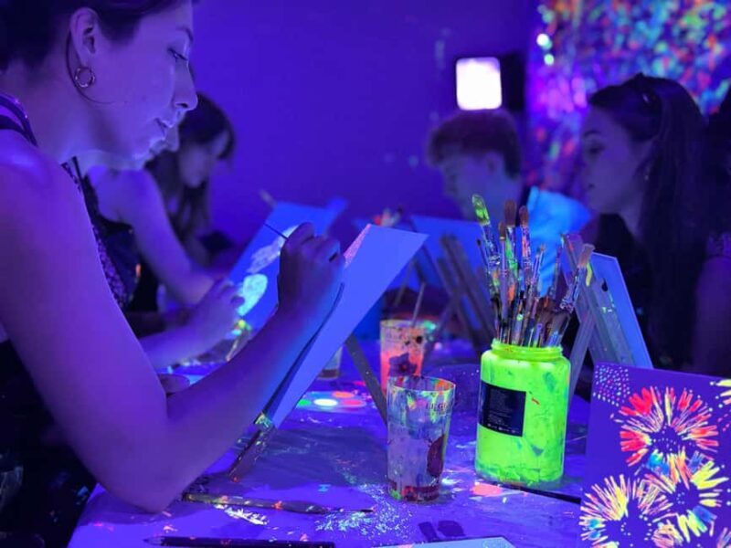 Lyon : Neon painting in an artist's studio - gallery - FAQs