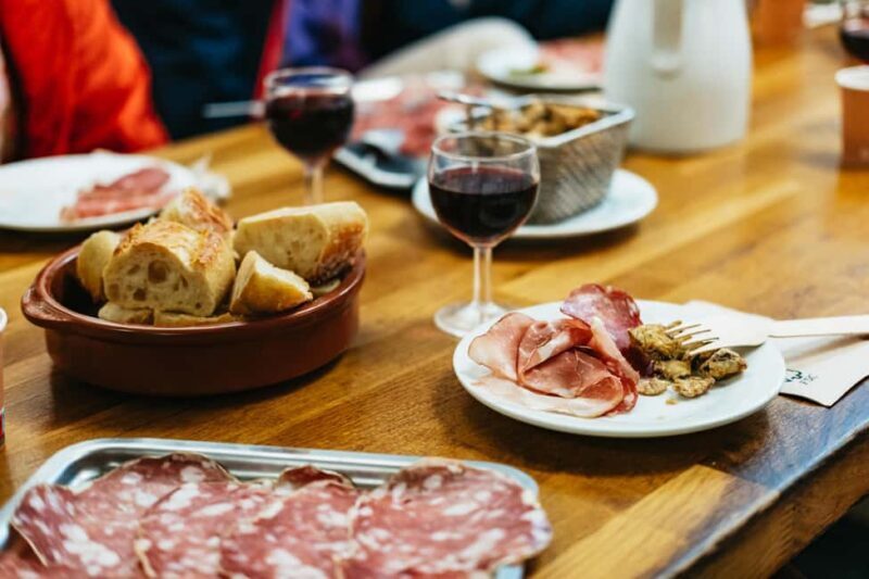 Lyon: Vieux Lyon Food Tasting Walking Tour - A Walk Through Vieux Lyon: What to Expect