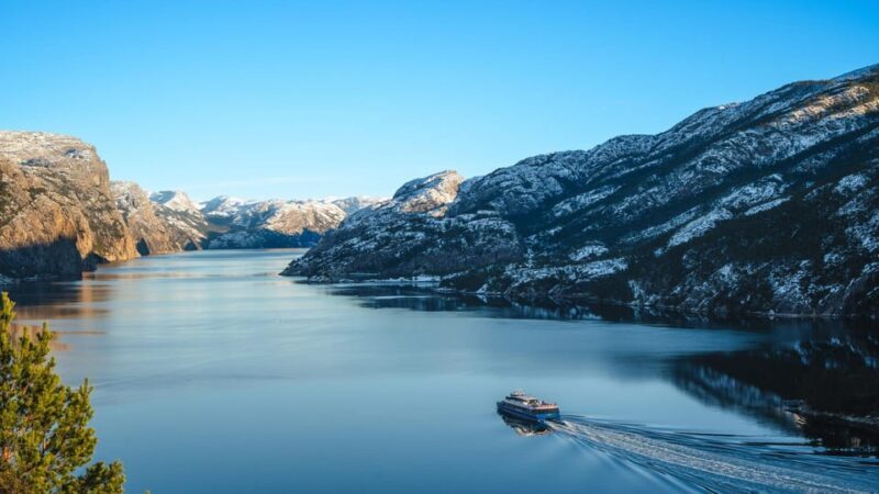 Lysefjorden cruise & Preikestolen guided hike - winter - Key Points