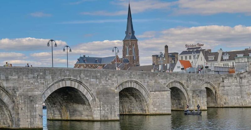Maastricht: Day trip from Amsterdam with 3 country point - What Makes This Tour Stand Out